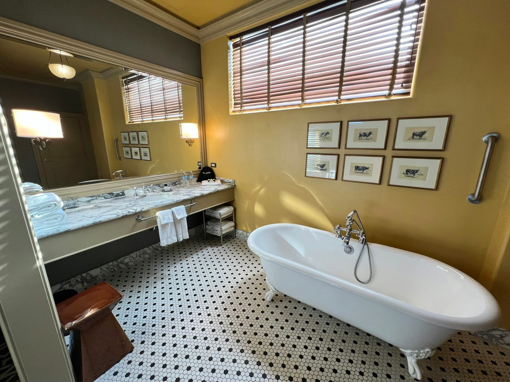 Noble Suite